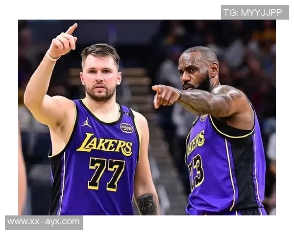 詹姆斯称赞东契奇为顶级四分卫自认外接手角色轻松自如